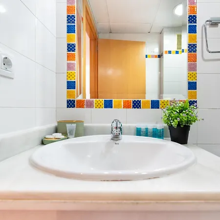 Апартаменты Wintowinrentals Quiet Apartment, Good Location, Free Parking Малага