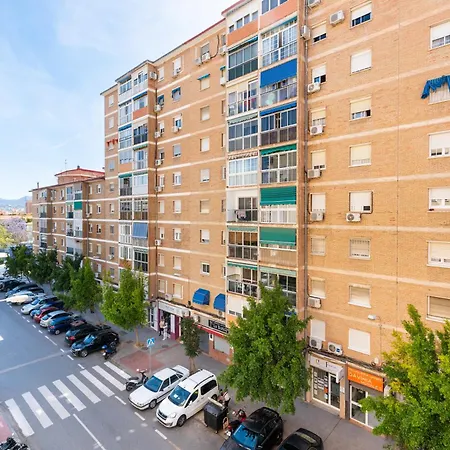 Апартаменты Wintowinrentals Quiet Apartment, Good Location, Free Parking *