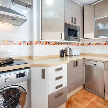 Апартаменты Wintowinrentals Quiet Apartment, Good Location, Free Parking *